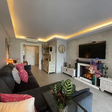 Apartment Benavista Stunning Garden Aprtment *