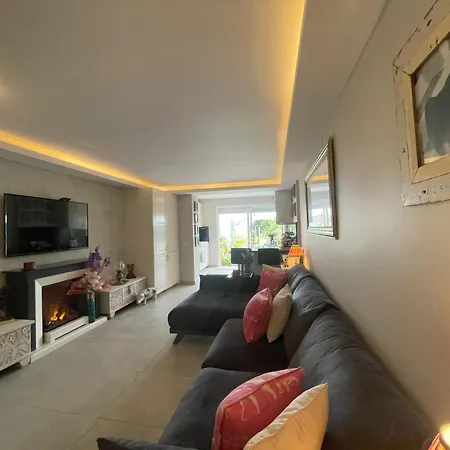 Apartment Benavista Stunning Garden Aprtment