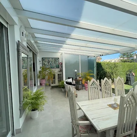 Benavista Stunning Garden Aprtment Apartment