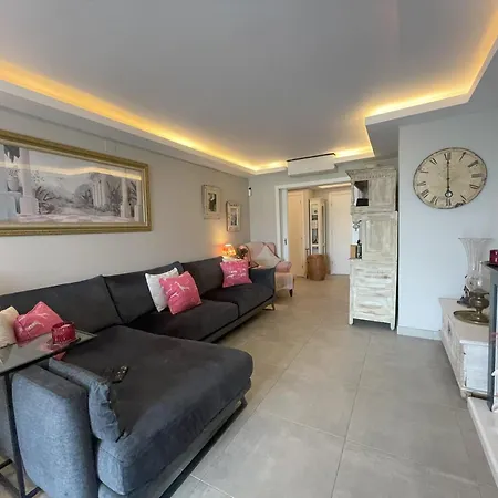 Benavista Stunning Garden Aprtment Apartment *
