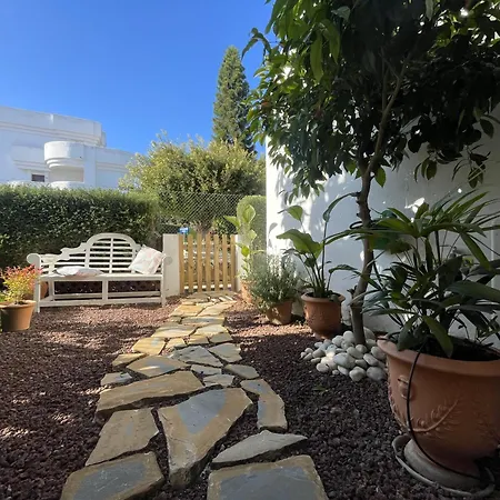 Benavista Stunning Garden Aprtment Apartment